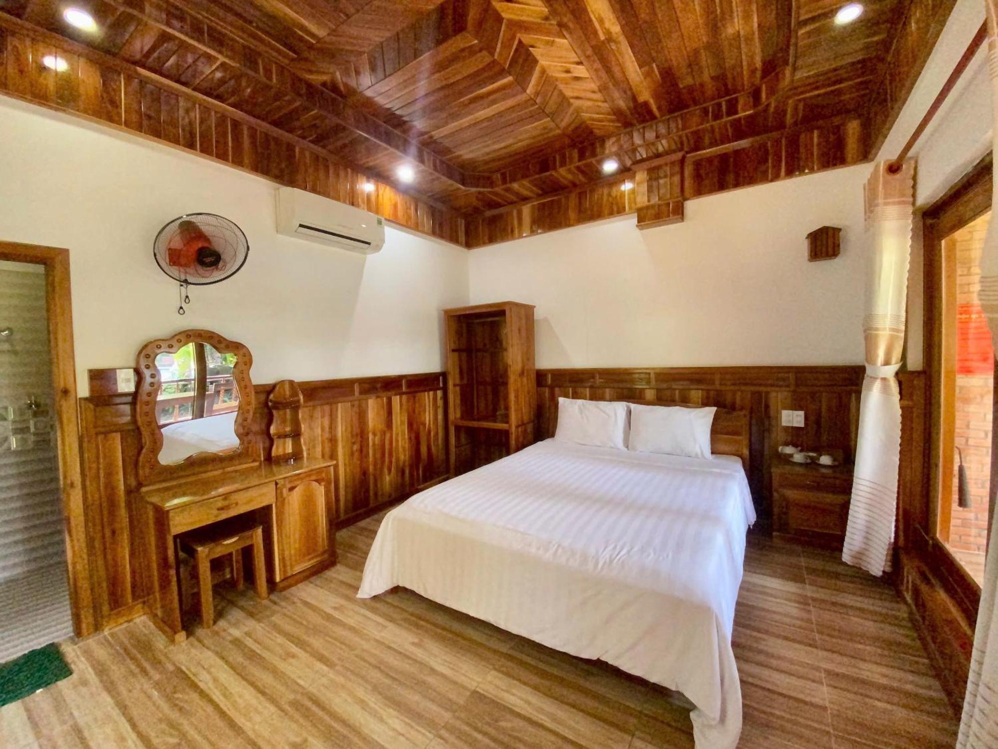 Y Nghia Bungalow Ong Lang Дуонг-Донг Экстерьер фото